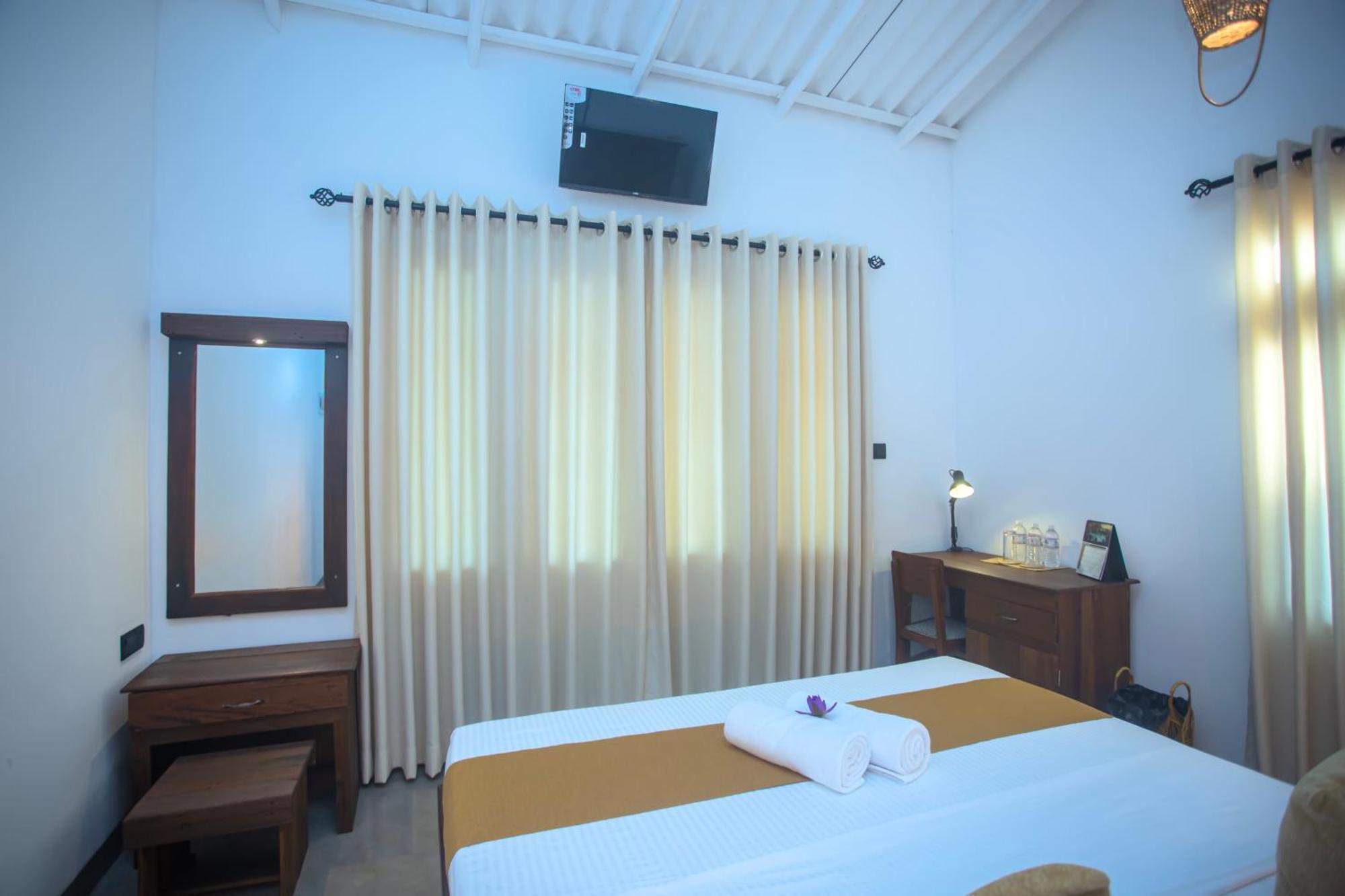 Aki Luna Lagoon Resort Hikkaduwa Eksteriør billede